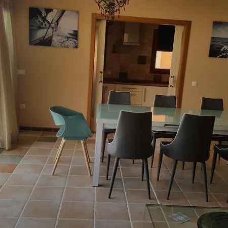 Beautiful, Spacious Villa, Heated Pool, Sleeps Eight, With Quality Furnishings *