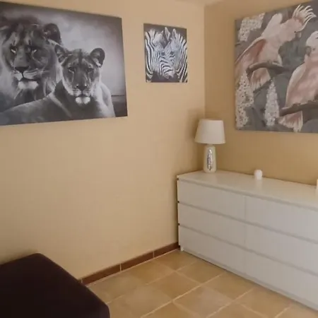 וילה Beautiful, Spacious Villa, Heated Pool, Sleeps Eight, With Quality Furnishings