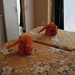 Beautiful, Spacious Villa, Heated Pool, Sleeps Eight, With Quality Furnishings *