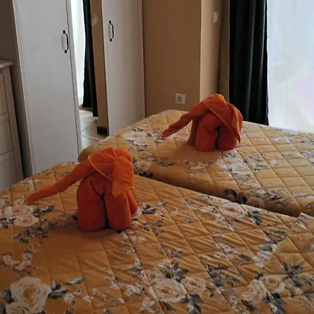 Beautiful, Spacious Villa, Heated Pool, Sleeps Eight, With Quality Furnishings *