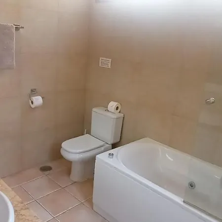 Beautiful, Spacious Villa, Heated Pool, Sleeps Eight, With Quality Furnishings * カレタ・デ・フステ