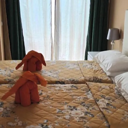 Beautiful, Spacious Villa, Heated Pool, Sleeps Eight, With Quality Furnishings ヴィラ カレタ・デ・フステ