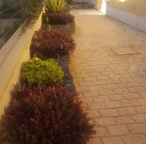 Beautiful, Spacious Villa, Heated Pool, Sleeps Eight, With Quality Furnishings *