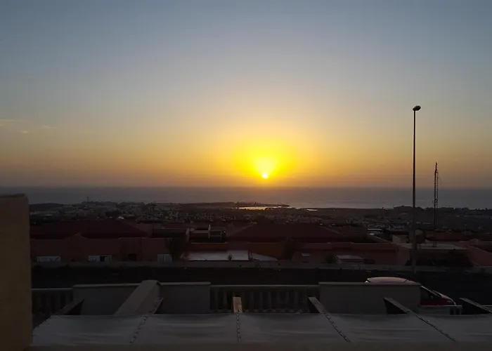 Beautiful, Spacious Villa, Heated Pool, Sleeps Eight, With Quality Furnishings *