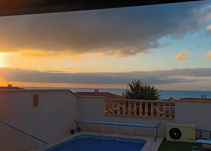 Beautiful, Spacious Villa, Heated Pool, Sleeps Eight, With Quality Furnishings Caleta De Fuste